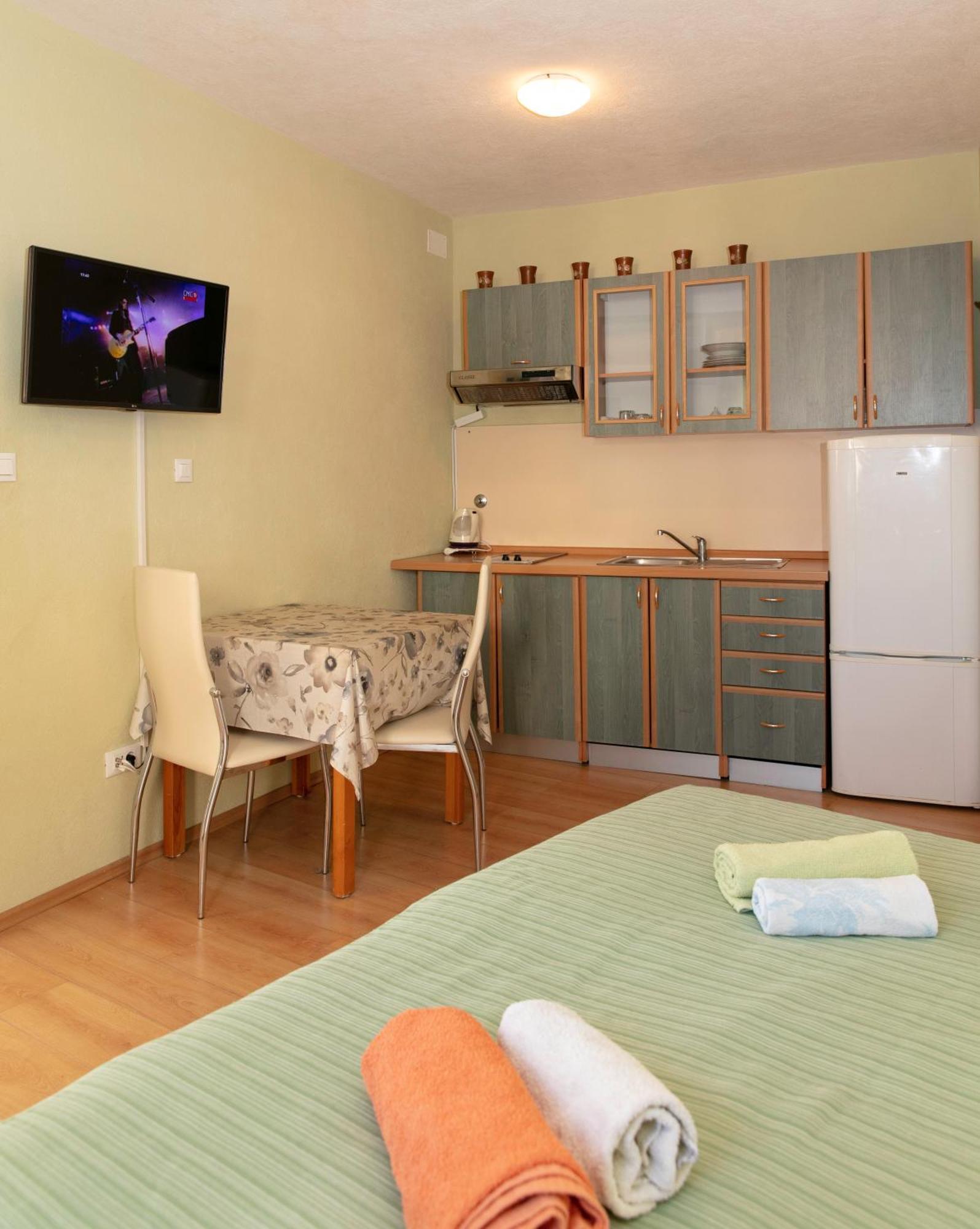 Apartmani Darinka 巴什卡沃达 外观 照片